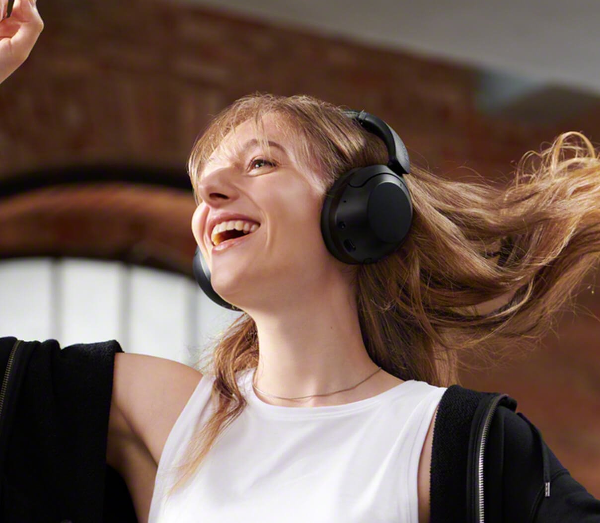 WH-XB910N Wireless Over-ear Noise Canceling EXTRA BASS™ Headphones with Microphone