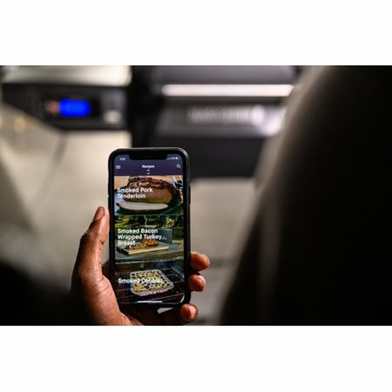 Masterbuilt Gravity Series 560 Digital Charcoal Grill + Smoker in Black