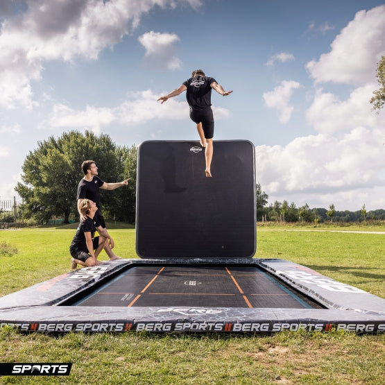 BERG 500 Ultim Pro Bouncer FlatGround Trampoline with  2x2 AeroWall