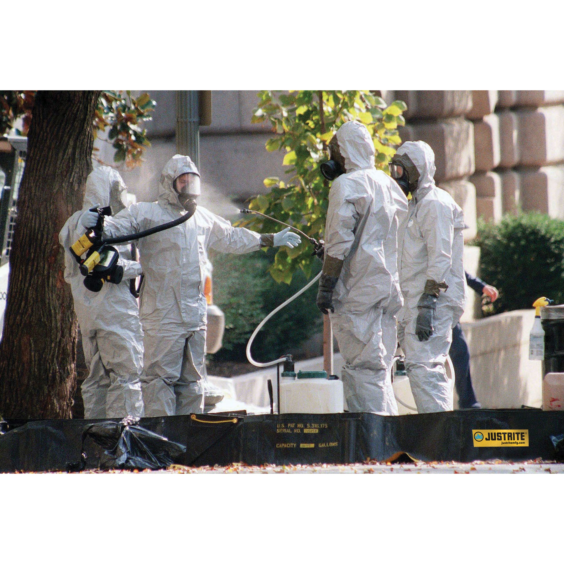 Justrite Decon QuickBerm®, 3-Zone, 6'W x 16'L x 8