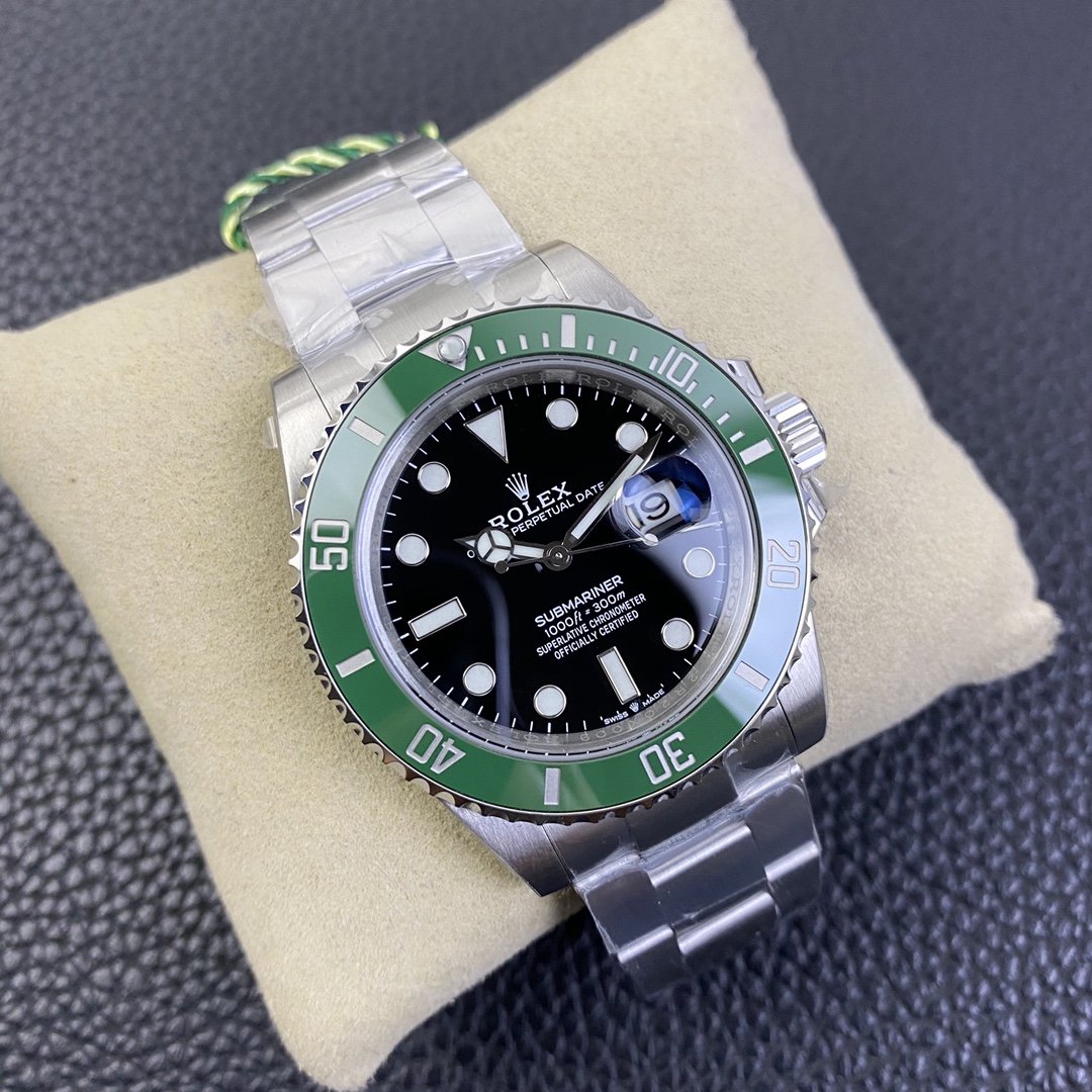 Submariner Date Green Bezel 41mm