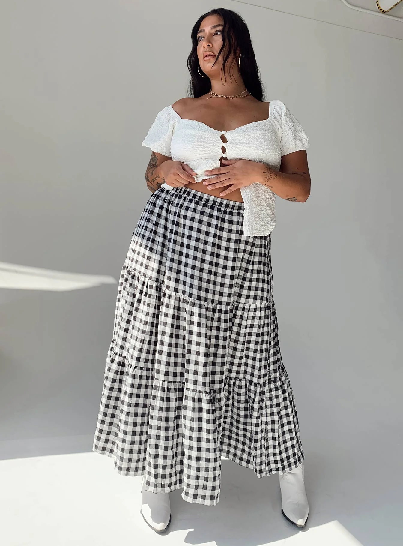 Hale Midi Skirt Black / White Curve