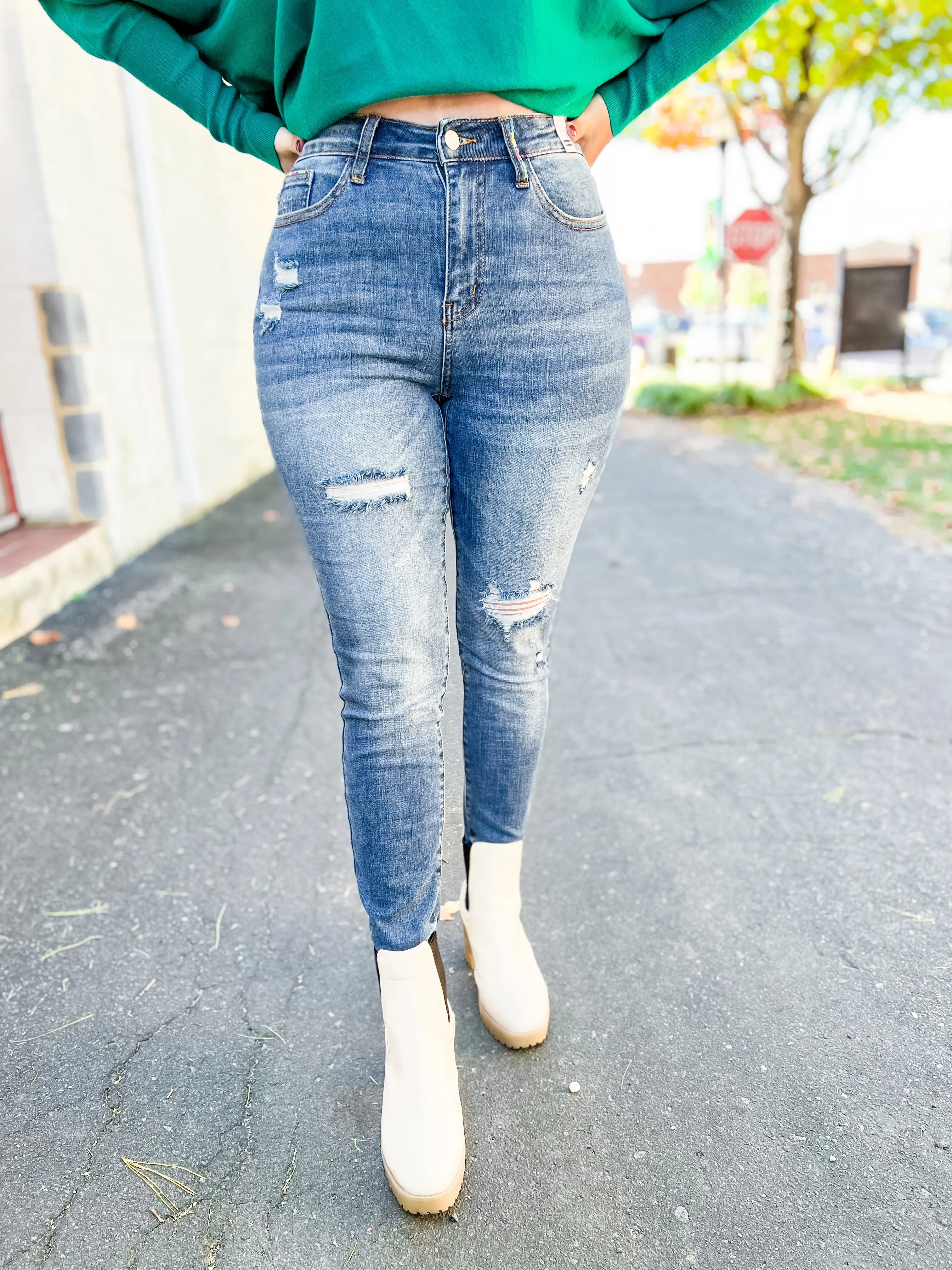 Judy Blue Rainbow Brite Embroidery Pocket Skinny